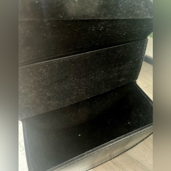 MARC BY MARC JACOBS LARGE SUNGLASS CASE BLACK - Picture 4 of 5